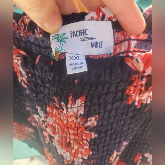 Pacific Vibes XXL Women's Dress, NWT, Navy & Red Floral, Flowy, & Comfortable - Picture 3 of 9